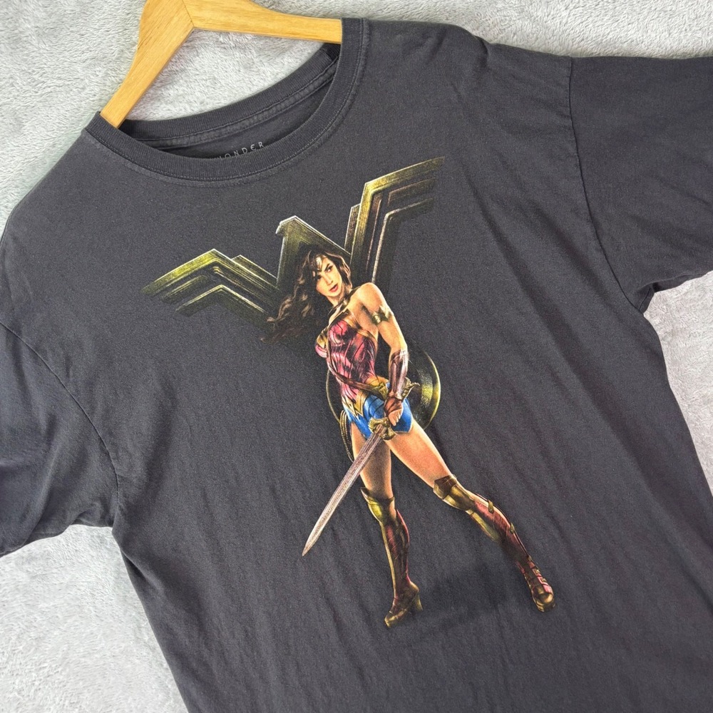 Wonder Woman Men's Black Graphic Tee‎ Sword Logo DC Comics Sz L Justice League